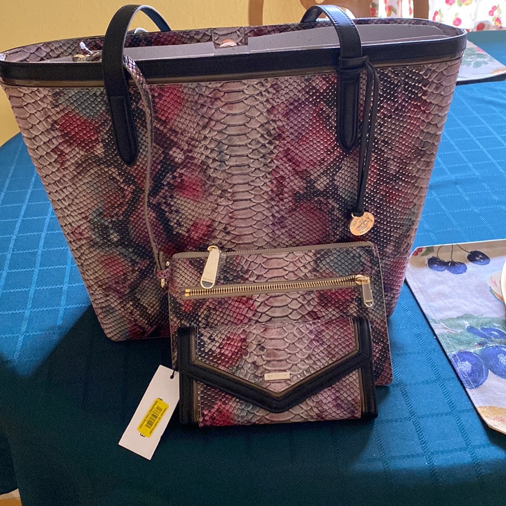 Brahmin brand new 3 piece Gorgeous Brahmin set with a surprise inside.